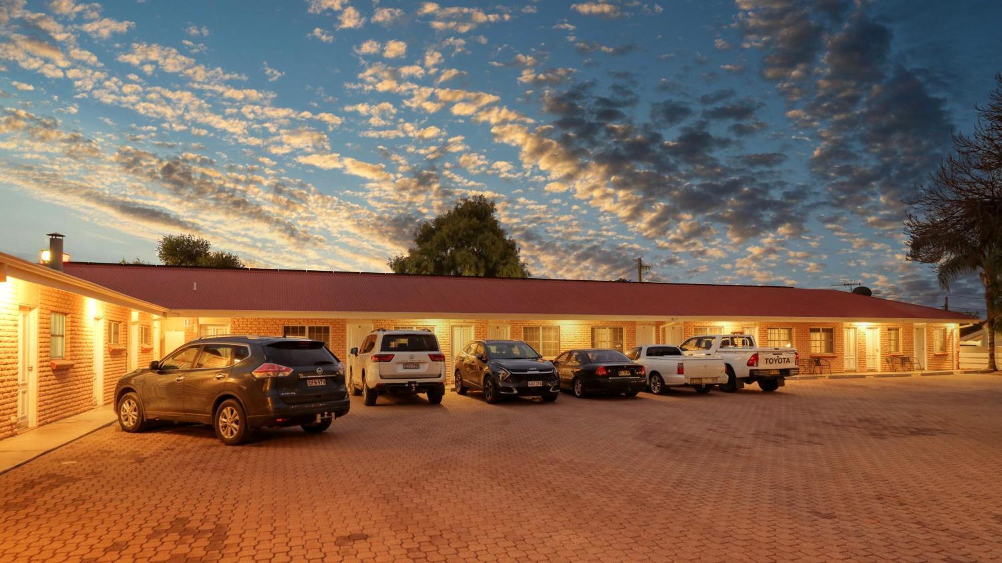 Charles Rasp Motor Inn & Cottages Broken Hill Εξωτερικό φωτογραφία
