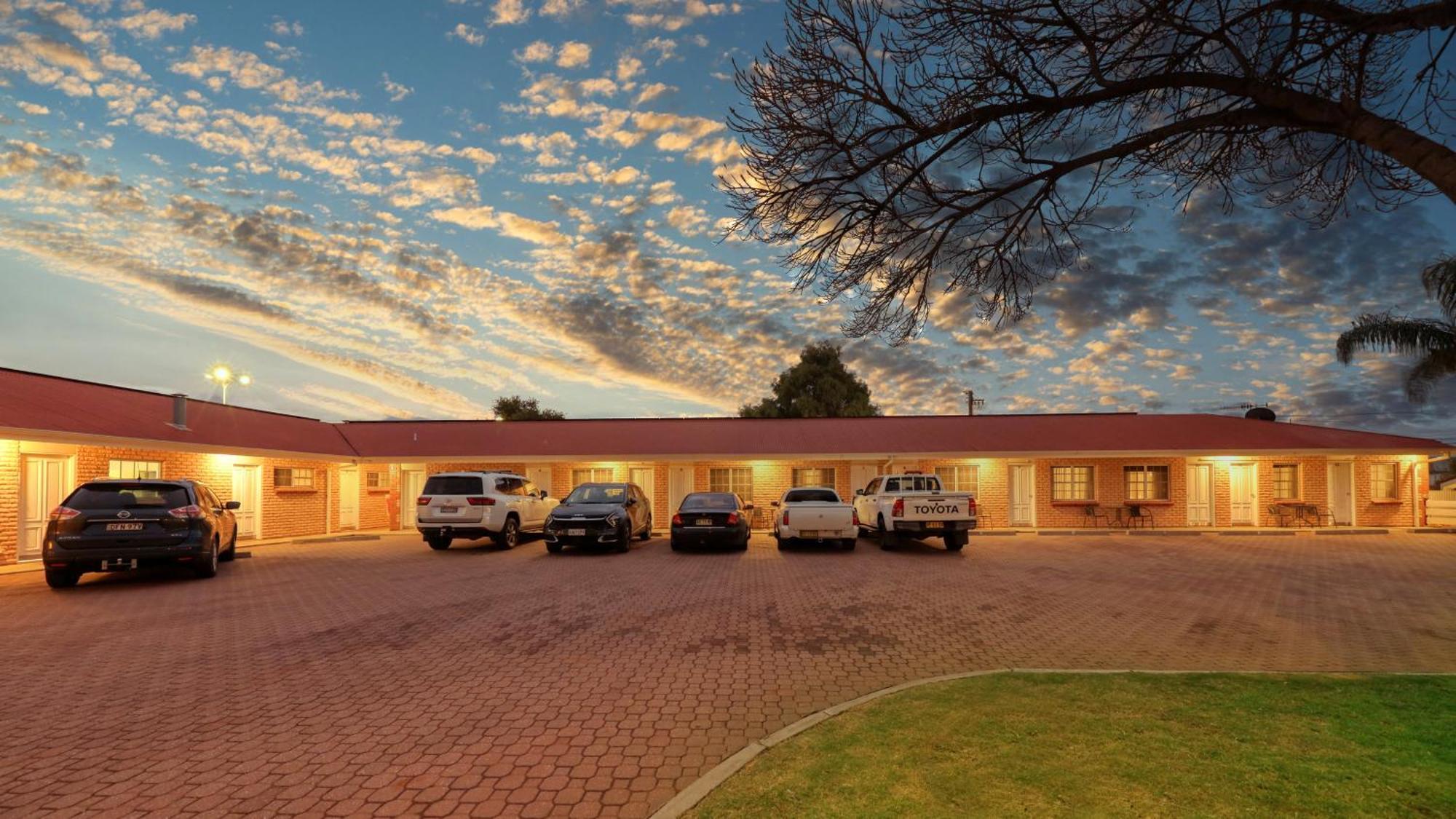 Charles Rasp Motor Inn & Cottages Broken Hill Εξωτερικό φωτογραφία